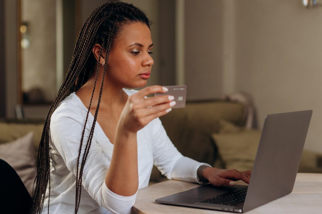 woman with non-traditional online banking app